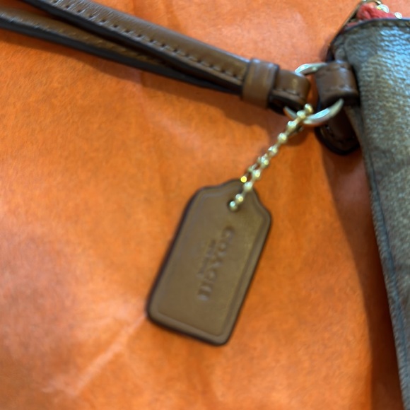 COACH Small Wristlet In Colorblock Signature Leather - Picture 3 of 7